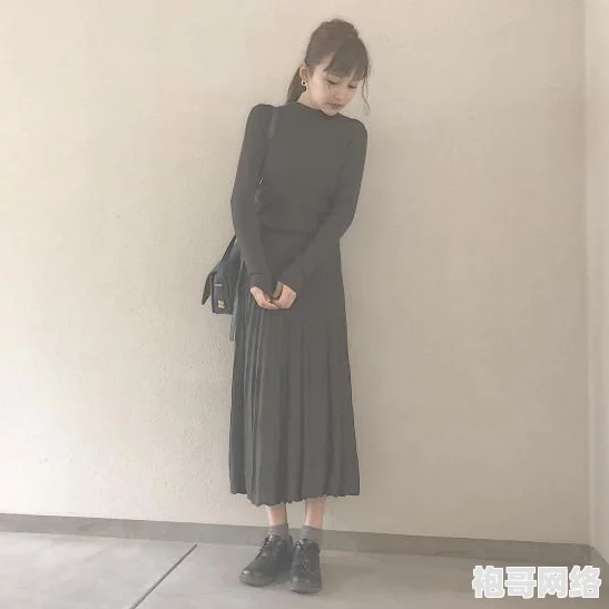 久久六久女式亚麻袜惊爆全网热销，瞬间成为秋冬季节潮流必备单品，引发时尚圈热议！