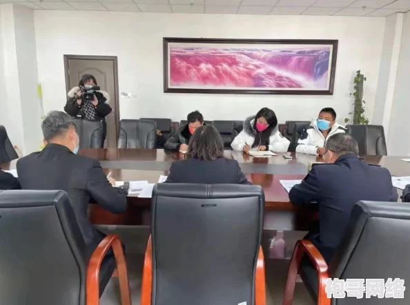 污到下面流水的文章：近期网络热议，某知名主播因不当言论引发网友强烈反响，相关视频迅速走红，引发广泛讨论与争议