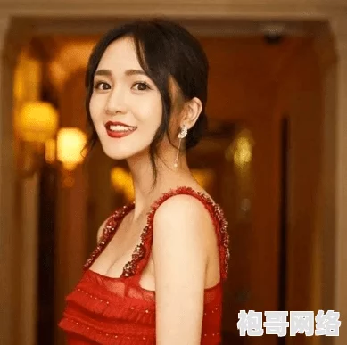 坤坤对桃子流出牛奶，引发网友热议，背后真相令人震惊，究竟发生了什么？