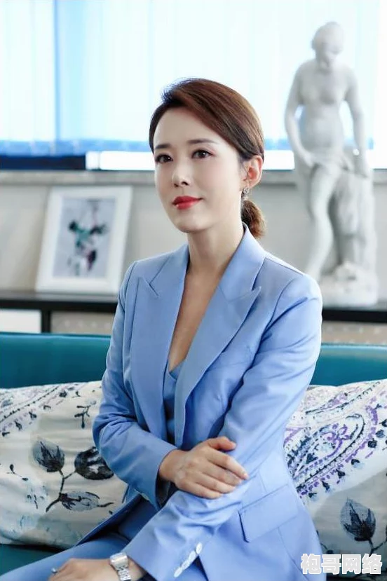 欲成欢h喂奶总裁：当职场与亲情交织，现代女性如何平衡事业与家庭的挑战？
