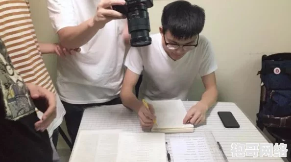 丰满的荡岳乱HD：最新动态揭示了影片背后的创作故事与演员们的精彩表现，观众期待值飙升！
