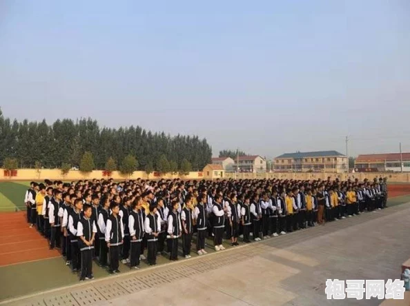 金秋激情赛场《街头足球》飒爽英姿女前锋惊艳极射破门瞬间