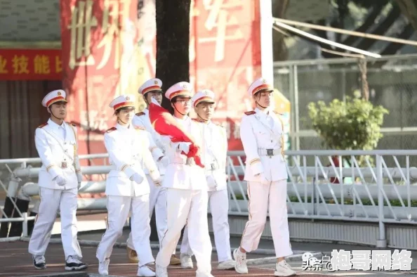 金秋激情赛场《街头足球》飒爽英姿女前锋惊艳极射破门瞬间